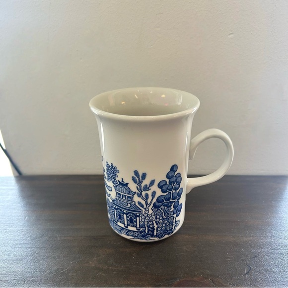 Vintage Churchill Blue Willow Scenic Bird Ceramic Mug, 8 oz. - Picture 3 of 5